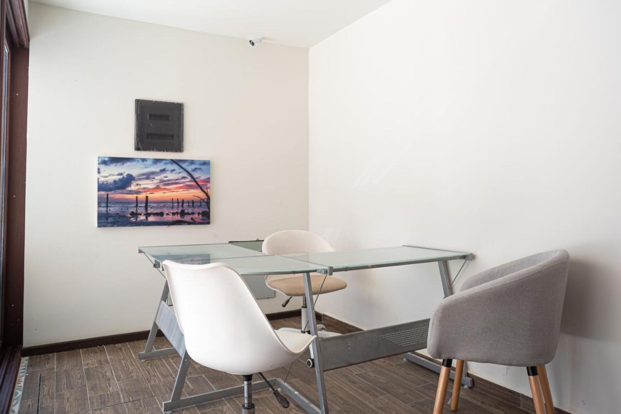 Hotel Mayari Holbox Dış mekan fotoğraf A meeting room at the headquarters of the company