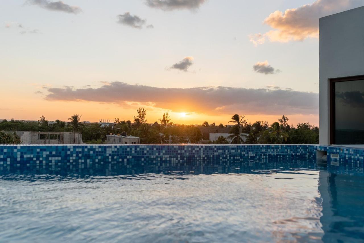 Hotel Mayari Holbox Dış mekan fotoğraf Sunset at the rooftop pool