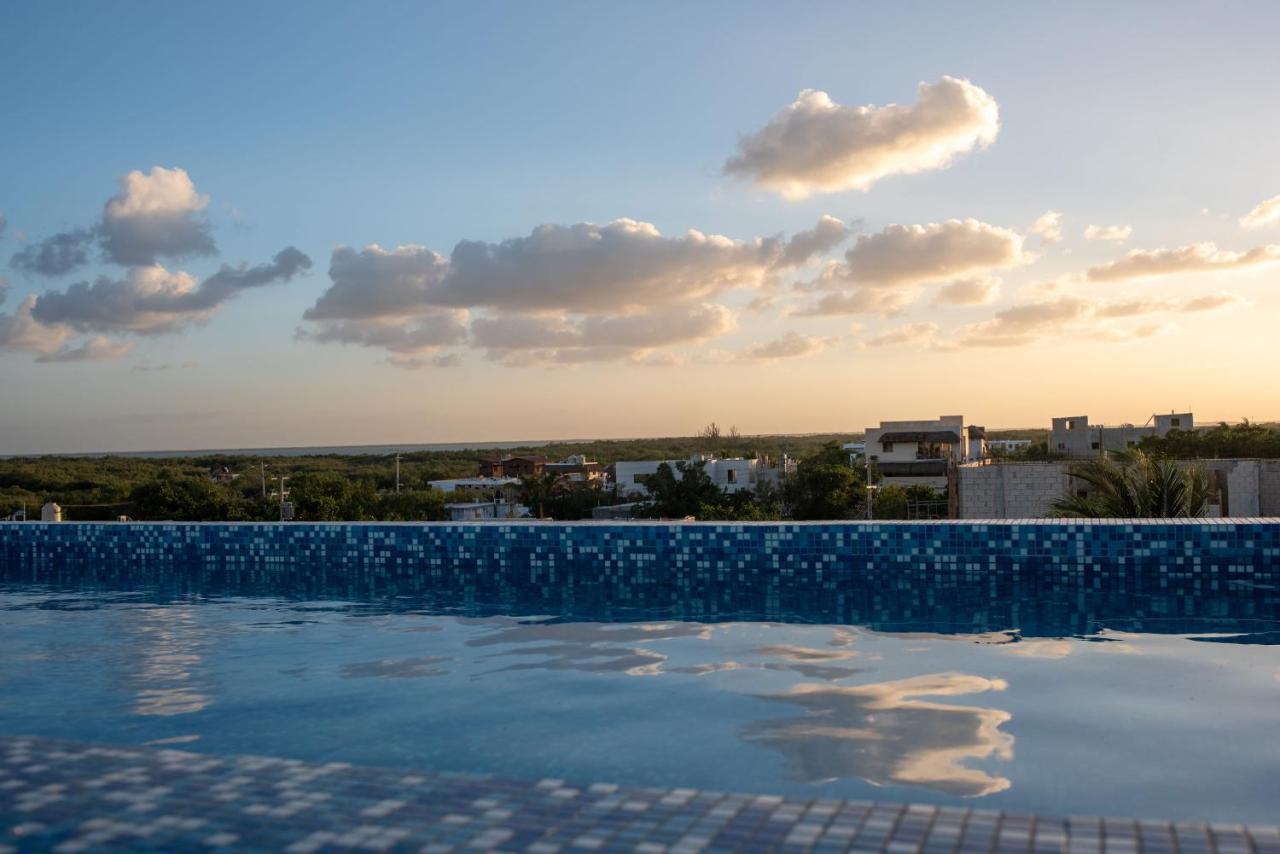 Hotel Mayari Holbox Dış mekan fotoğraf Sunset over Tulum
