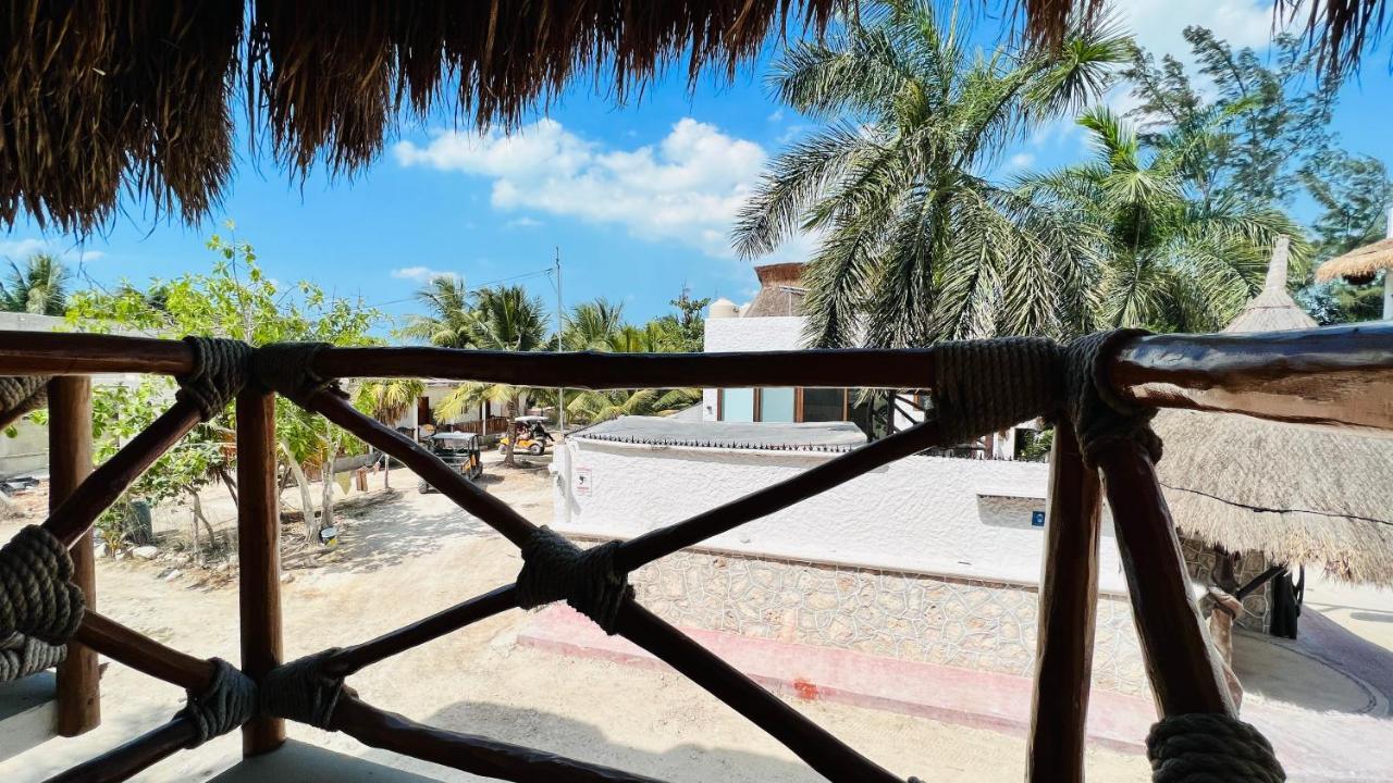 Hotel Mayari Holbox Dış mekan fotoğraf View of the beach from the hotel