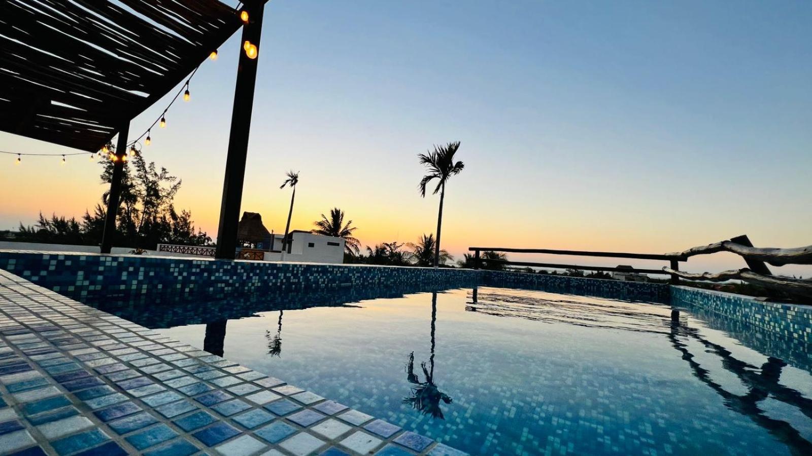 Hotel Mayari Holbox Dış mekan fotoğraf Sunset at the pool